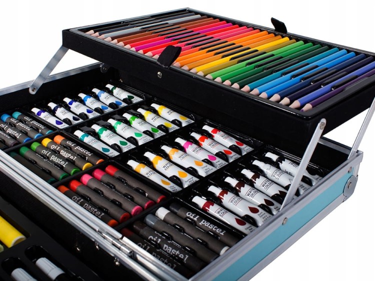 Zestaw plastyczny 145 elementów w walizce