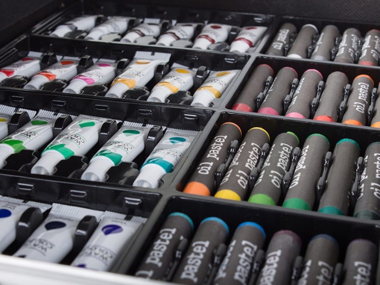 Zestaw plastyczny 145 elementów w walizce